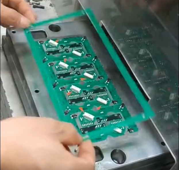 1744602413.png 冲压分板机PCB废料边.png